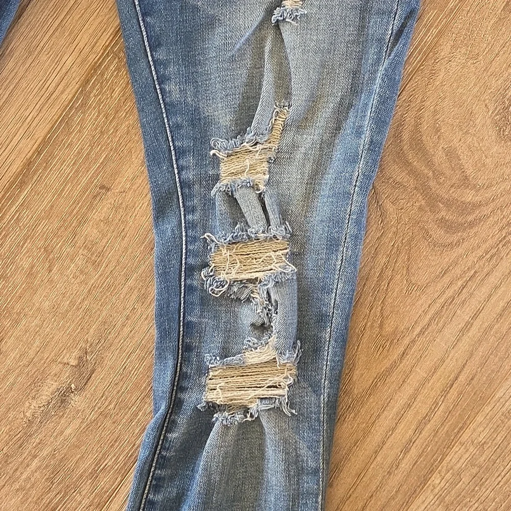 Abercrombie & Fitch Distressed Super Skinny Ankle Mid Rise Jeans - Picture 5 of 8